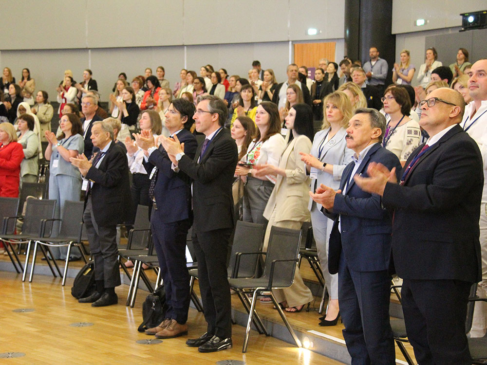 applauding audience